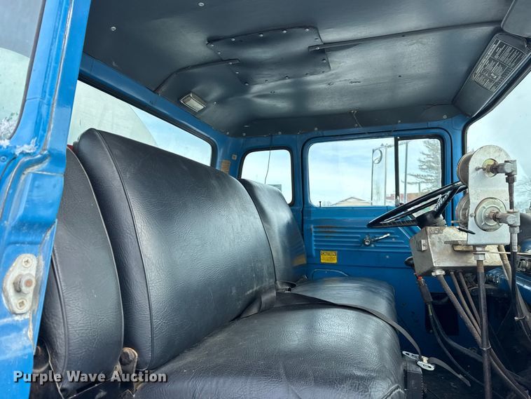 image for item EF2368 1985 Ford C8000 oil distributor truck