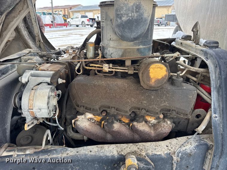 image for item EF2368 1985 Ford C8000 oil distributor truck