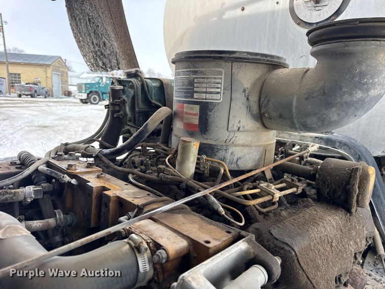 image for item EF2368 1985 Ford C8000 oil distributor truck