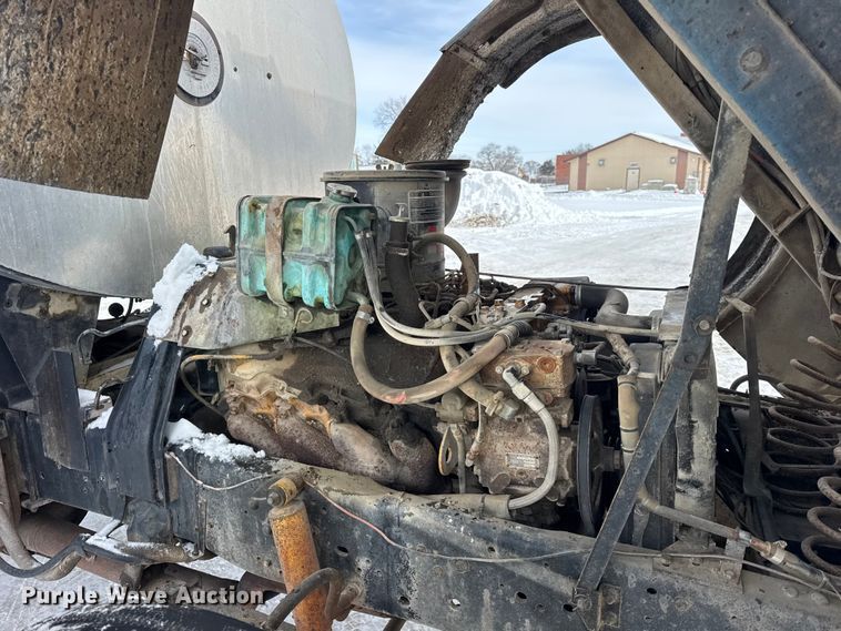 image for item EF2368 1985 Ford C8000 oil distributor truck