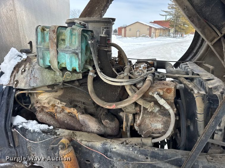 image for item EF2368 1985 Ford C8000 oil distributor truck