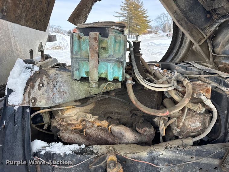 image for item EF2368 1985 Ford C8000 oil distributor truck