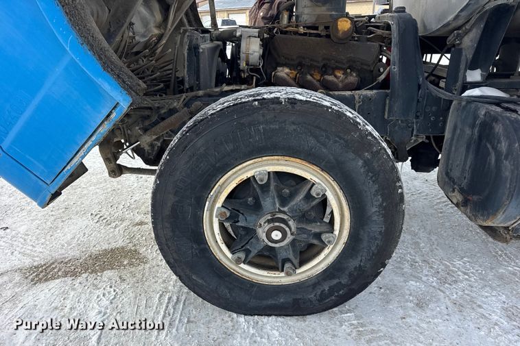 image for item EF2368 1985 Ford C8000 oil distributor truck