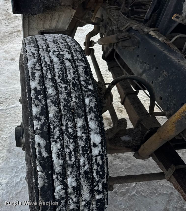 image for item EF2368 1985 Ford C8000 oil distributor truck