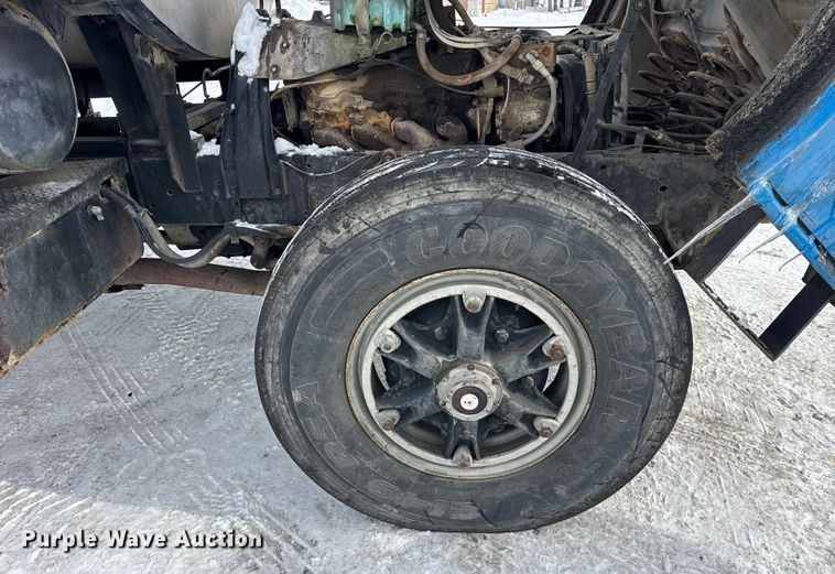 image for item EF2368 1985 Ford C8000 oil distributor truck