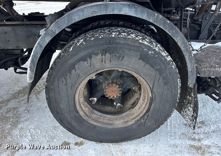 image for item EF2368 1985 Ford C8000 oil distributor truck