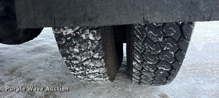 image for item EF2368 1985 Ford C8000 oil distributor truck