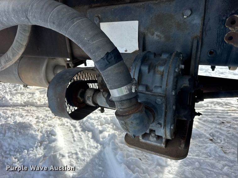 image for item EF2369 1996 Freightliner FL70 box truck