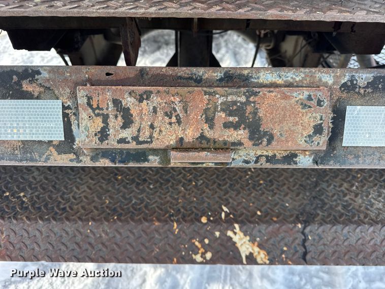 image for item EF2369 1996 Freightliner FL70 box truck