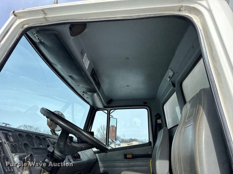 image for item EF2369 1996 Freightliner FL70 box truck