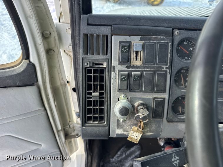 image for item EF2369 1996 Freightliner FL70 box truck