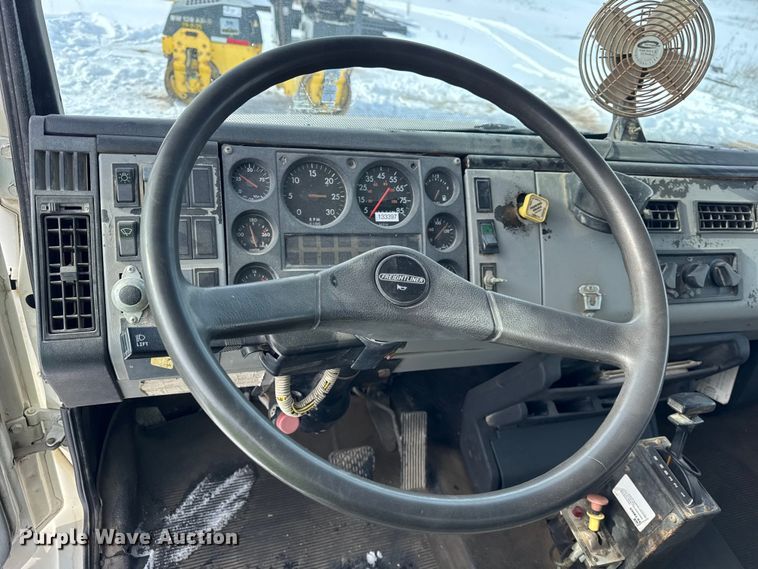 image for item EF2369 1996 Freightliner FL70 box truck