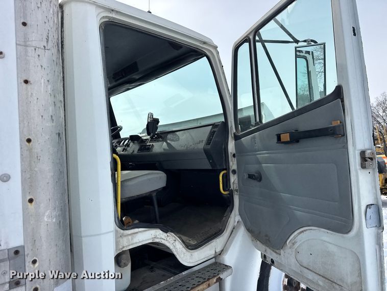 image for item EF2369 1996 Freightliner FL70 box truck