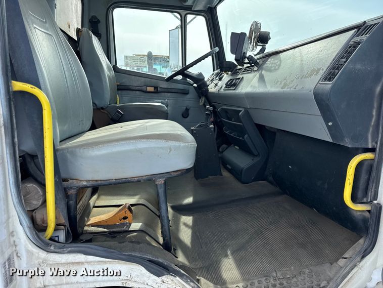 image for item EF2369 1996 Freightliner FL70 box truck