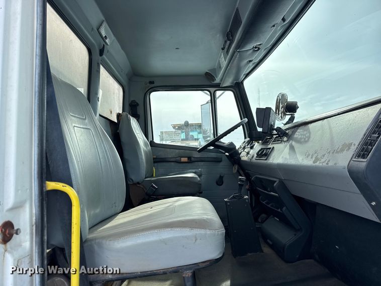 image for item EF2369 1996 Freightliner FL70 box truck