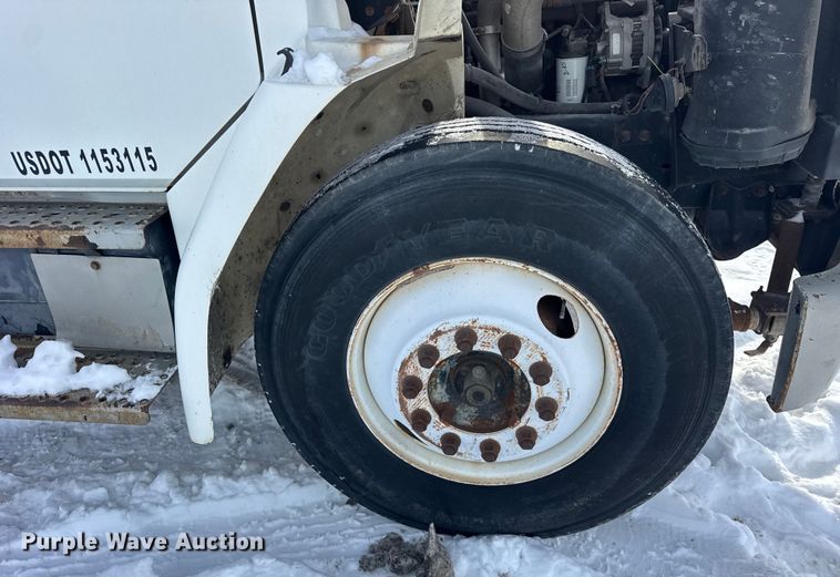 image for item EF2369 1996 Freightliner FL70 box truck