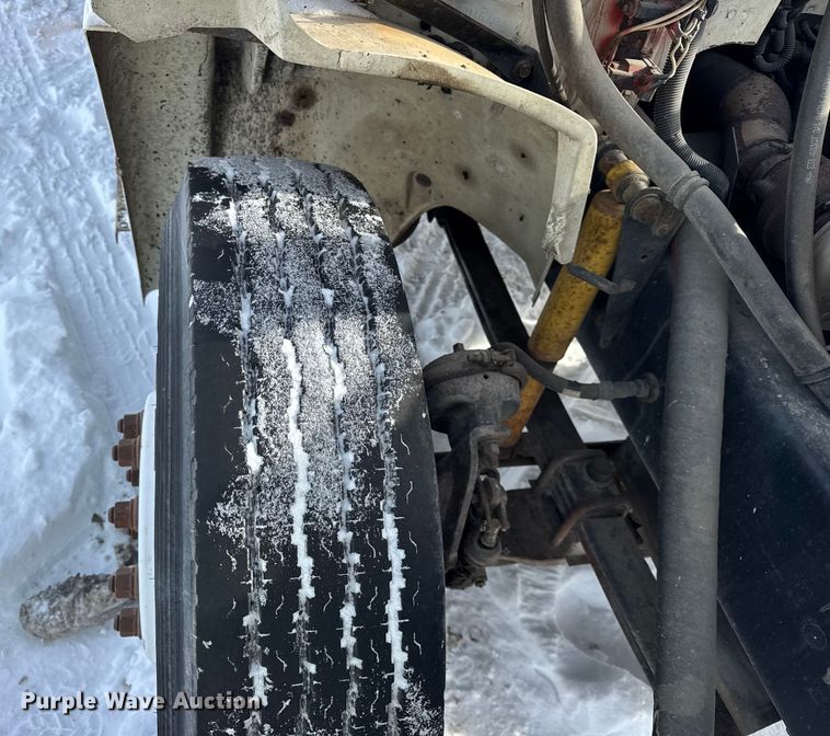 image for item EF2369 1996 Freightliner FL70 box truck