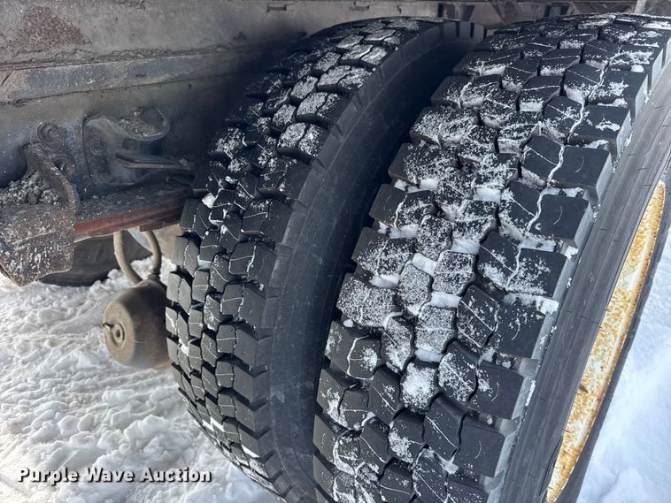 image for item EF2369 1996 Freightliner FL70 box truck