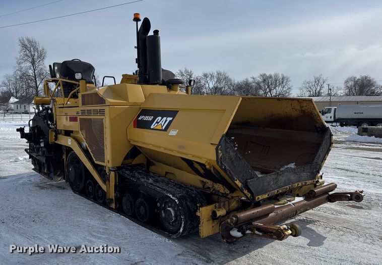 image for item EF2374 2010 Caterpillar AP1055D paver