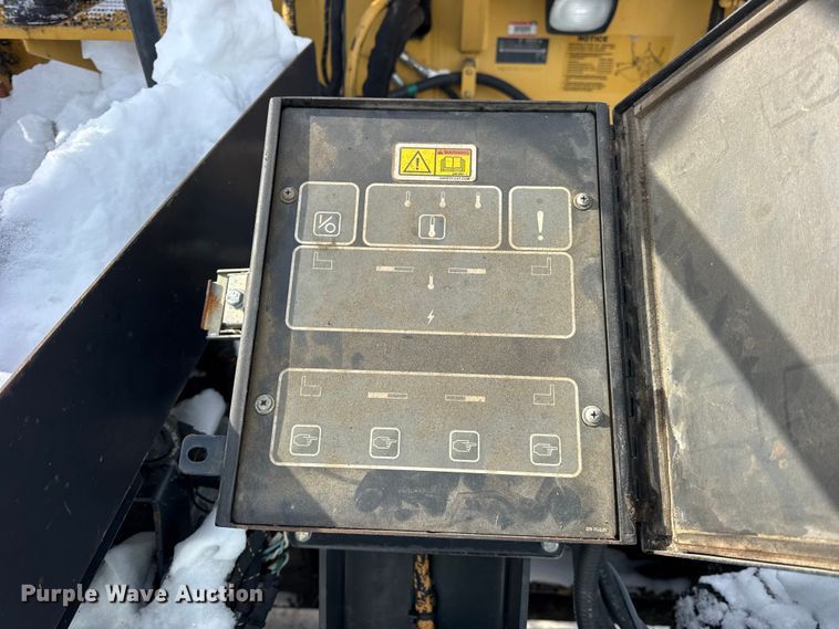 image for item EF2374 2010 Caterpillar AP1055D paver