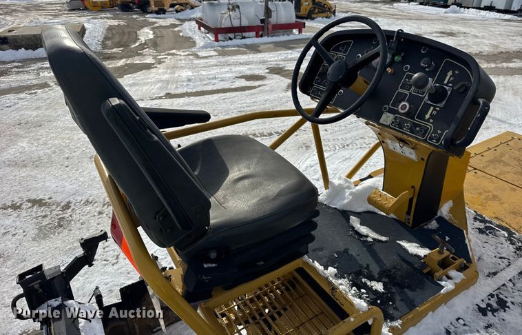 image for item EF2374 2010 Caterpillar AP1055D paver