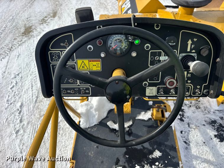 image for item EF2374 2010 Caterpillar AP1055D paver