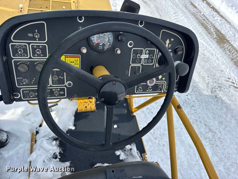 image for item EF2374 2010 Caterpillar AP1055D paver