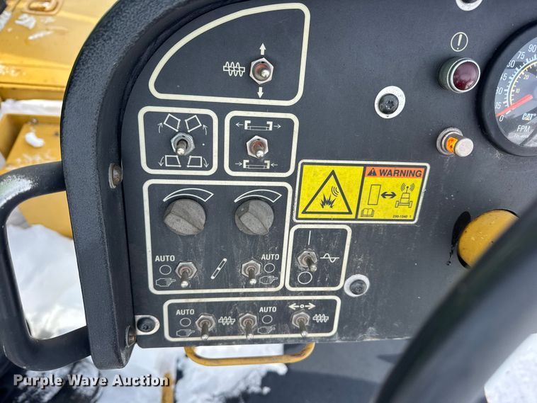 image for item EF2374 2010 Caterpillar AP1055D paver