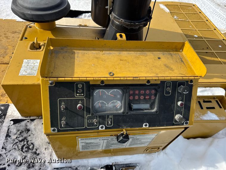 image for item EF2374 2010 Caterpillar AP1055D paver