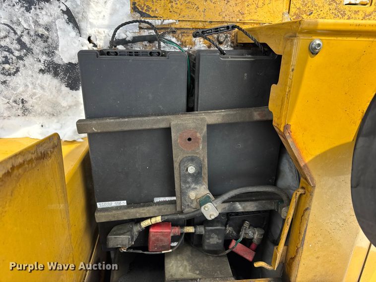 image for item EF2374 2010 Caterpillar AP1055D paver