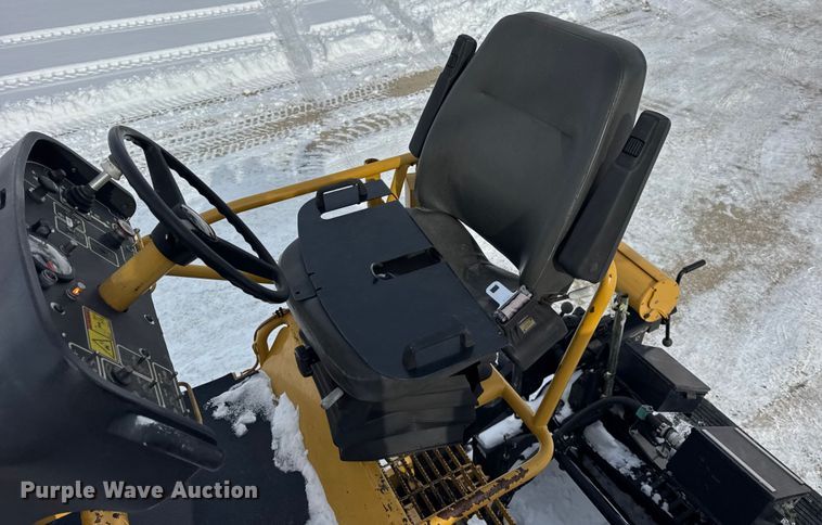 image for item EF2374 2010 Caterpillar AP1055D paver