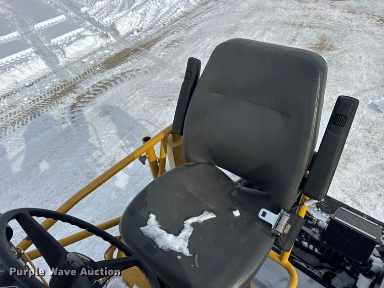 image for item EF2374 2010 Caterpillar AP1055D paver