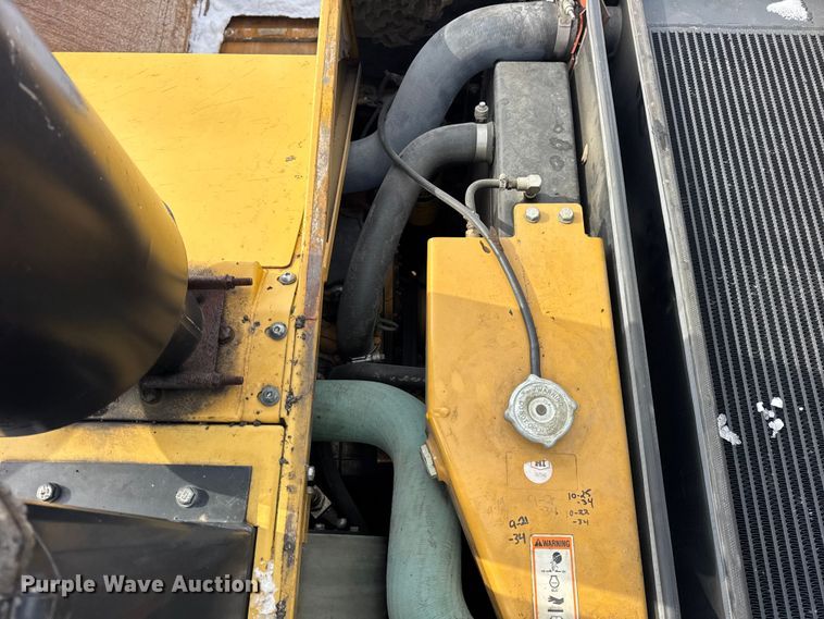 image for item EF2374 2010 Caterpillar AP1055D paver