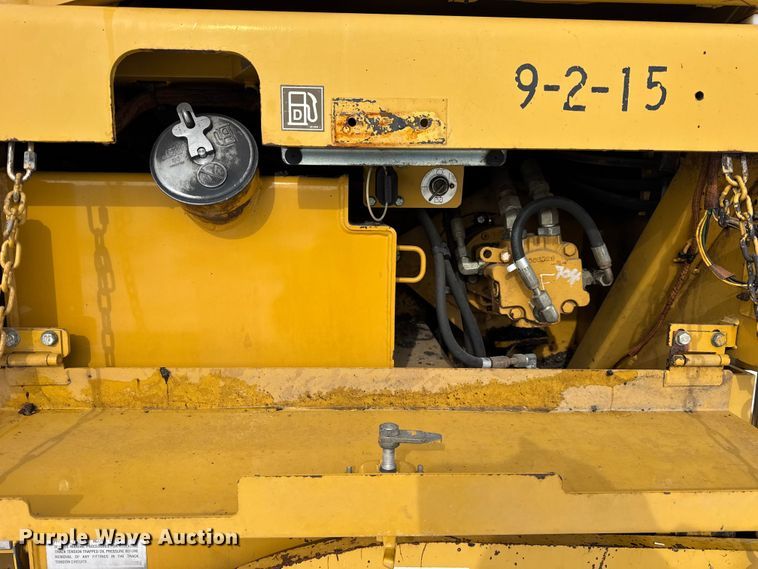 image for item EF2374 2010 Caterpillar AP1055D paver