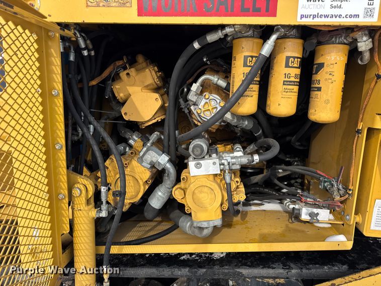 image for item EF2374 2010 Caterpillar AP1055D paver