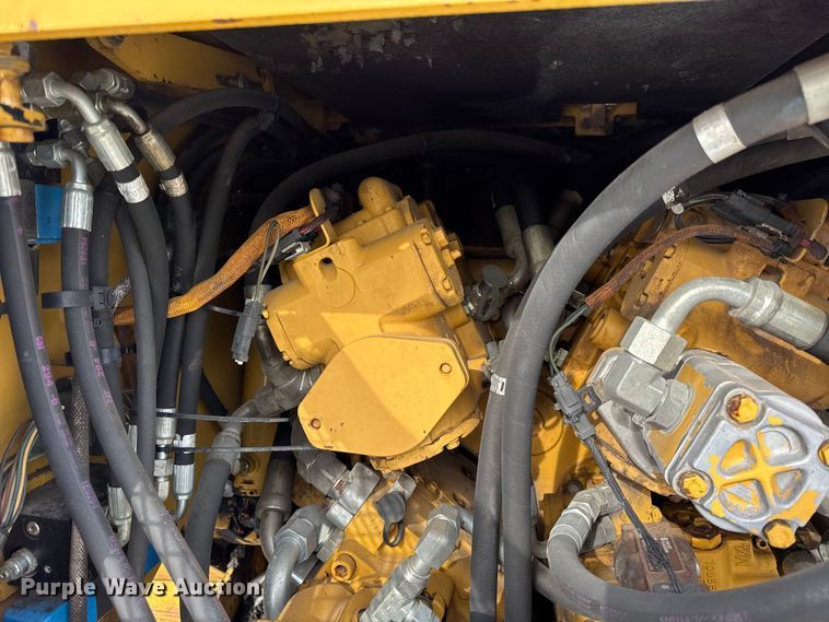 image for item EF2374 2010 Caterpillar AP1055D paver