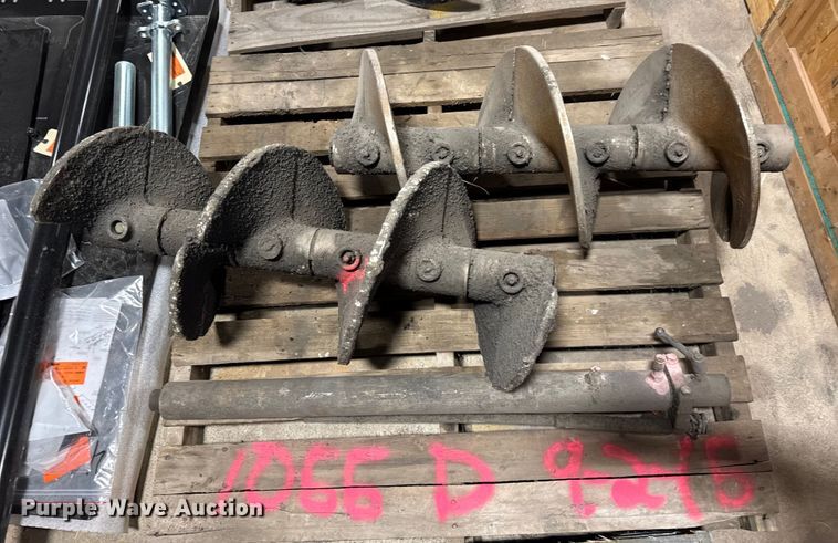 image for item EF2374 2010 Caterpillar AP1055D paver