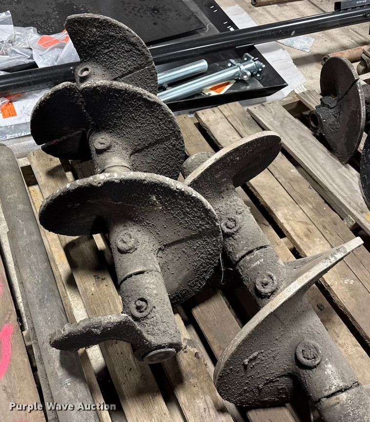 image for item EF2374 2010 Caterpillar AP1055D paver