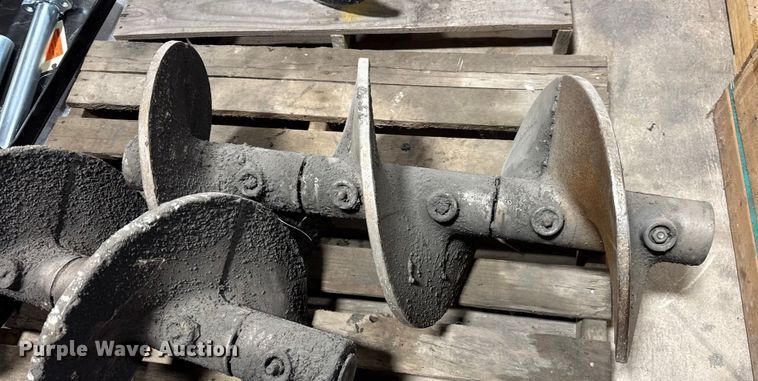 image for item EF2374 2010 Caterpillar AP1055D paver