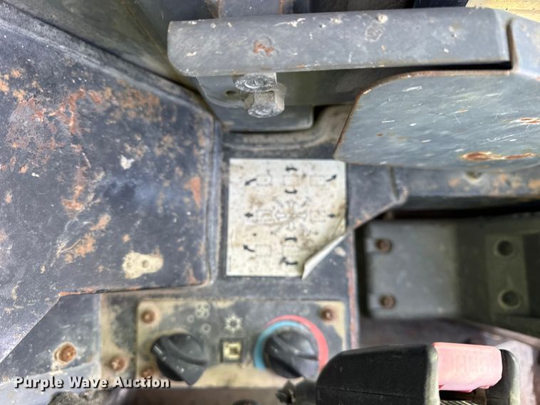 image for item EF2381 2007 Takeuchi TL140 skid steer loader