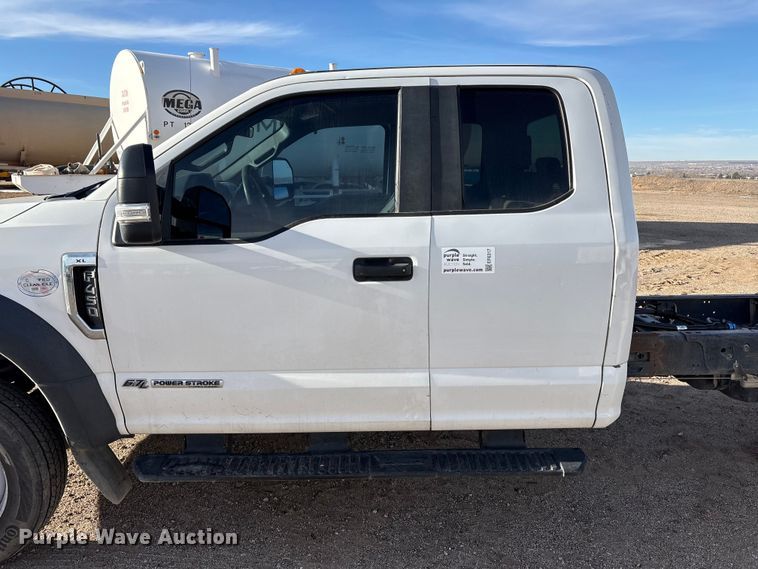 image for item EF6317 2019 Ford F450 Ext. Cab truck cab and chassis