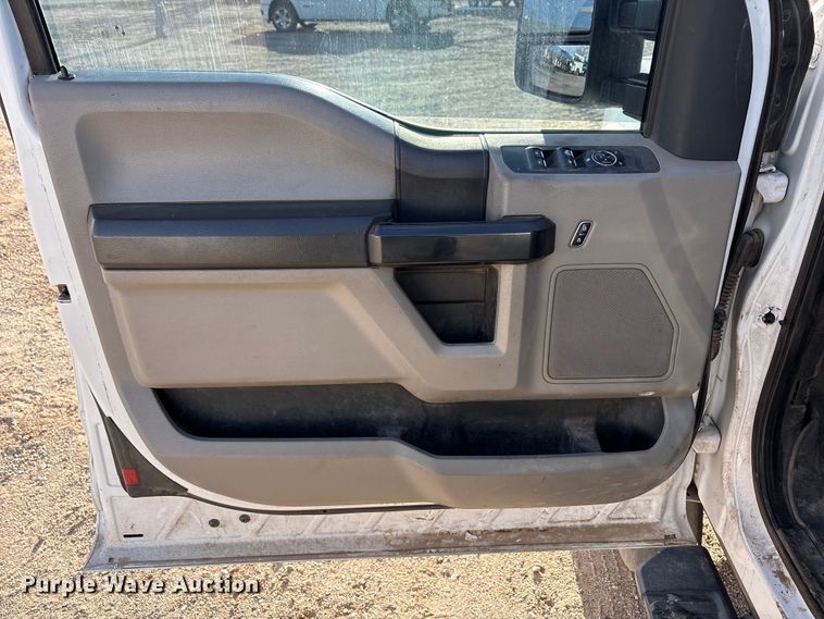 image for item EF6317 2019 Ford F450 Ext. Cab truck cab and chassis