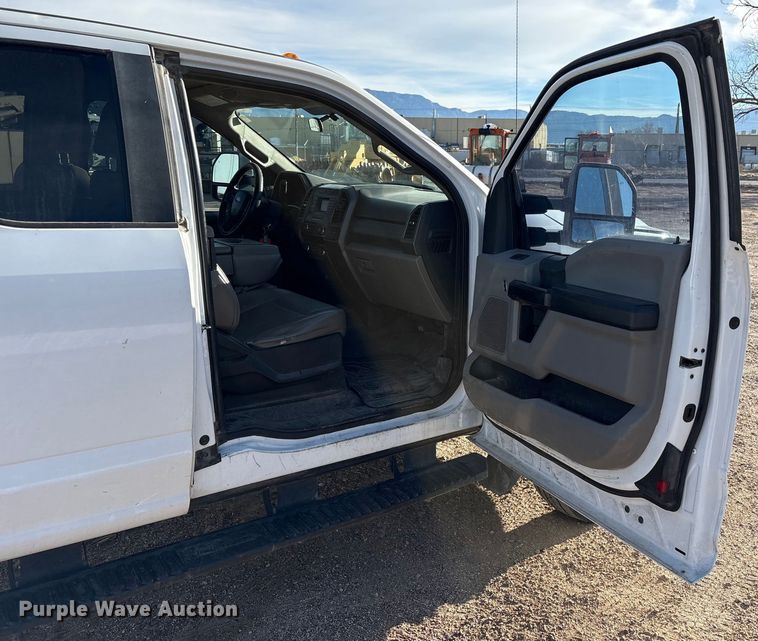 image for item EF6317 2019 Ford F450 Ext. Cab truck cab and chassis