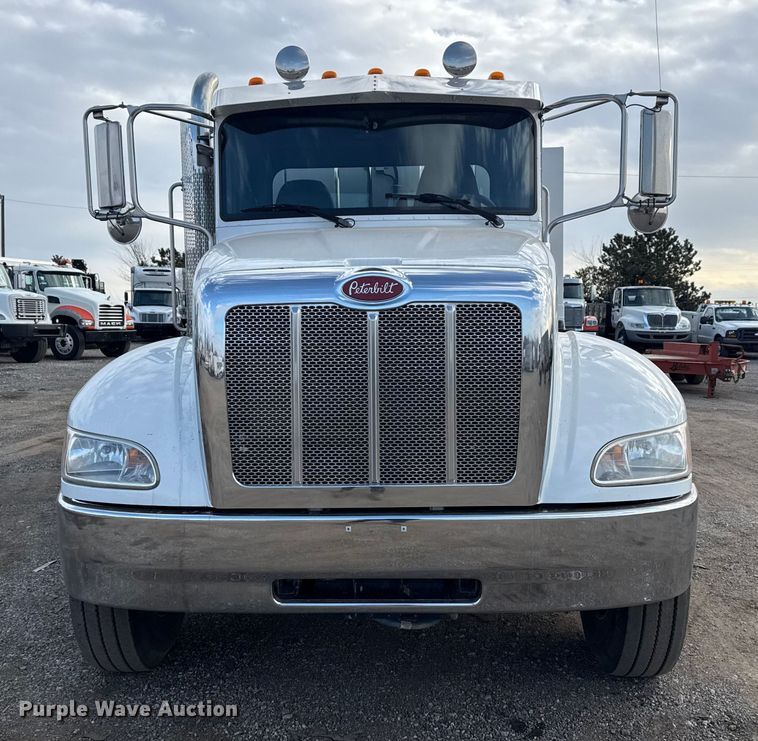 image for item EG1810 2018 Peterbilt 337 utility / service truck