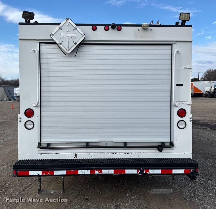 image for item EG1810 2018 Peterbilt 337 utility / service truck