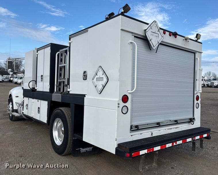 image for item EG1810 2018 Peterbilt 337 utility / service truck