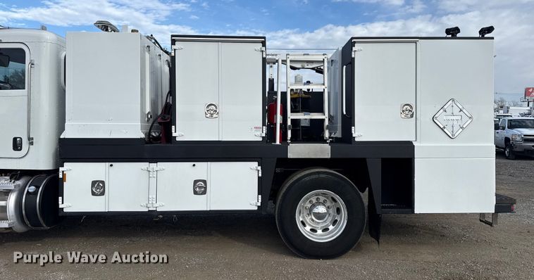 image for item EG1810 2018 Peterbilt 337 utility / service truck