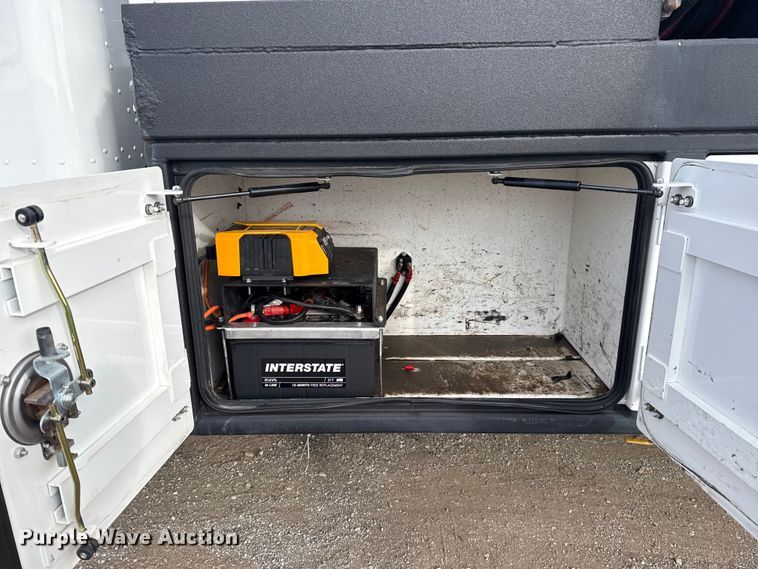 image for item EG1810 2018 Peterbilt 337 utility / service truck