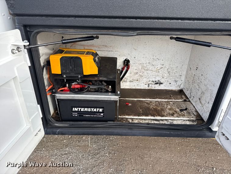 image for item EG1810 2018 Peterbilt 337 utility / service truck