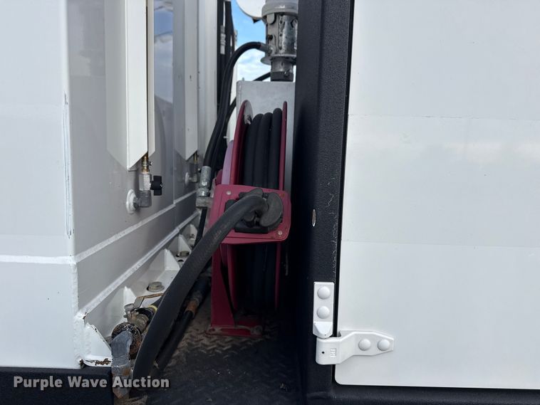 image for item EG1810 2018 Peterbilt 337 utility / service truck